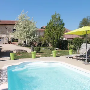 Les Trois Maisons Hébergement de vacances
